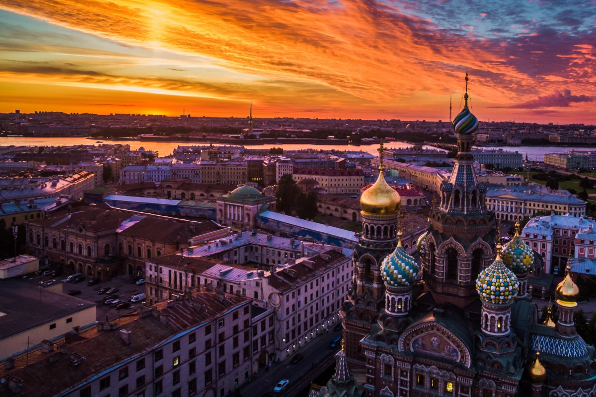  2. Leningrad (Cộng hòa Xã hội chủ nghĩa Xô viết Liên bang Nga). Dân số năm 1989: 5.024.000. Dân số năm 2016: 5.225.690. Tên gọi ngày nay: Saint Petersburg. Ảnh: Dronestagram.