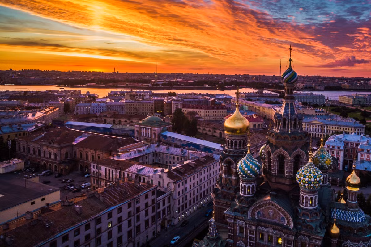  2. Leningrad (Cộng hòa Xã hội chủ nghĩa Xô viết Liên bang Nga). Dân số năm 1989: 5.024.000. Dân số năm 2016: 5.225.690. Tên gọi ngày nay: Saint Petersburg. Ảnh: Dronestagram.