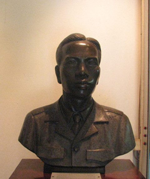 Chân dung Trung tướng Nguyễn Bình tại Bảo tàng Lịch sử quân sự Việt Nam.