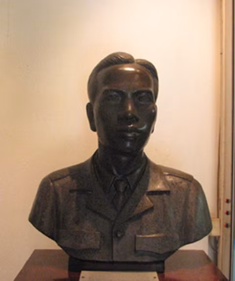 Chân dung Trung tướng Nguyễn Bình tại Bảo tàng Lịch sử quân sự Việt Nam.