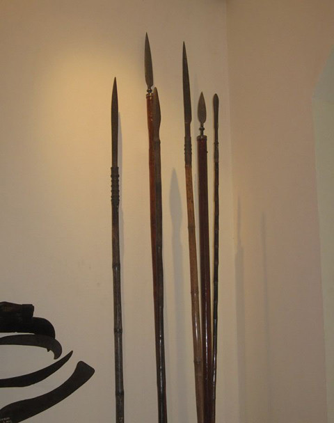 Mác là một dạng binh khí giống như giáo. Trong ảnh là những chiếc mác búp đa do nhân dân ta tự chế trong thời kỳ kháng chiến chống Pháp. Trước khi quân đội ta được trang bị đồng bộ súng ống, mác búp đa là vũ khí thân thuộc của bộ đội khi xung trận. Ảnh: vnmilitaryhistory.net.