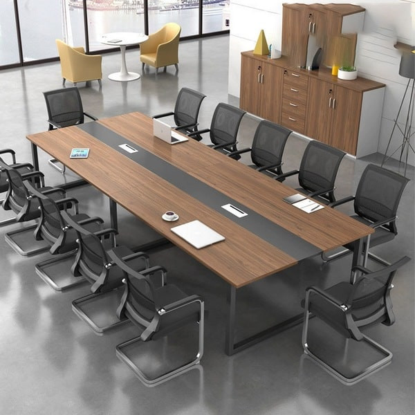 Bạn có thể mua thêm một số chậu cây xanh tốt, lá to bản để trang trí văn phòng. Một chút điểm xuyết sẽ khiến vận khí công ty được cải thiện, nhờ vậy, các mối quan hệ cũng sẽ tốt hơn.