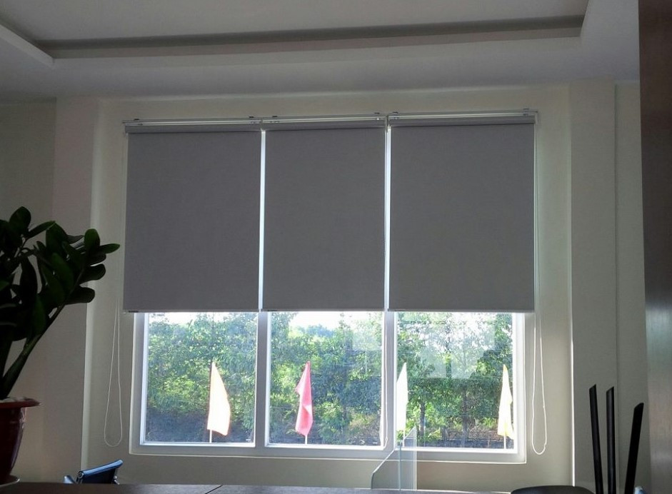 Cửa sổ của công ty cũng không nên bị che chắn, đặc biệt là bởi các kiến trúc xây dựng, khiến tầm nhìn của mọi người trong công ty bị cản trở, đồng nghĩa với việc, sinh khí và tài khí bất lợi. Vì vậy, đây là đại kỵ nhất thiết phải tránh khi bố trí văn phòng công ty.