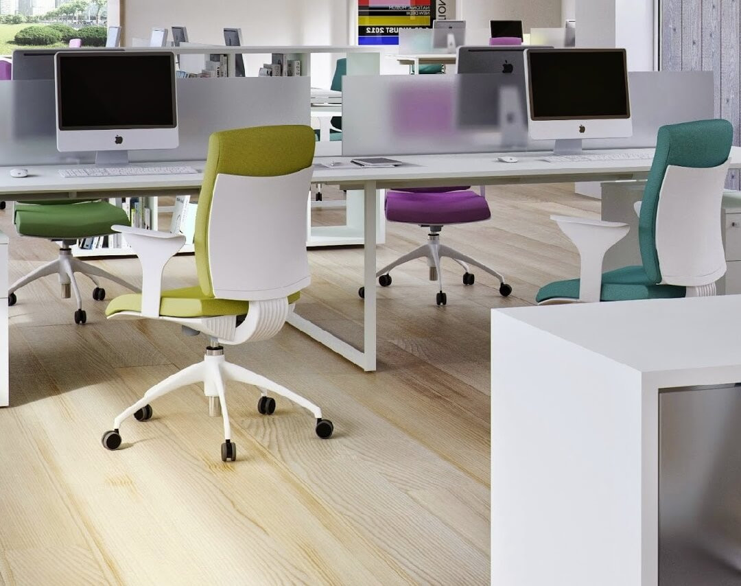 ##b###Đại kỵ đối với bàn ghế làm việc. Bàn ghế không được lung lay, nếu bàn ghế vốn đã rất cũ nhưng vẫn đưa vào sử dụng, ắt phải gia cố. Vì vậy, tốt nhất nên thay bàn ghế mới để làm việc, kẻo ảnh hưởng tới vận công danh sự nghiệp của mình.