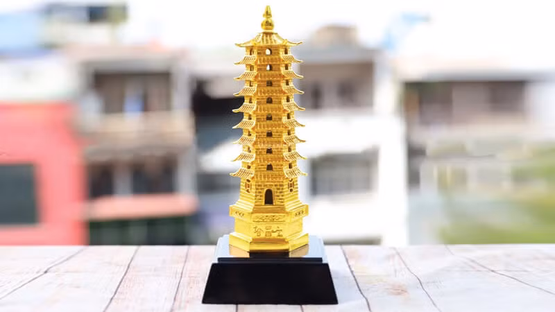 Tháp văn xương. Trong phong thuỷ, tháp văn xương là biểu tượng của chùa chiền, trí tuệ và uy lực gia trì của Phật pháp, rất có lợi cho công chức, doanh nhân tiến lên trên con đường công danh sự nghiệp.