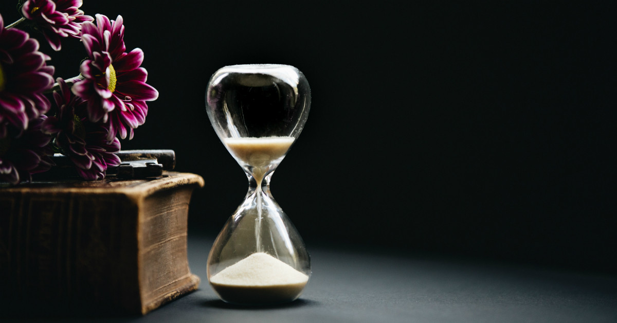 Những người biết tận dụng và trân quý thời gian sẽ biết cách liên tục nâng cao năng lực, có nhiều cơ hội thay đổi bản thân trong công việc. Đối với người chỉ biết ‘ăn không ngồi rồi’, lười biếng và không có động lực cố gắng, họ chỉ chờ nước đến chân mới nhảy, đến cuối đời sẽ nhận ra bản thân chẳng có chút thành tựu nào cả.