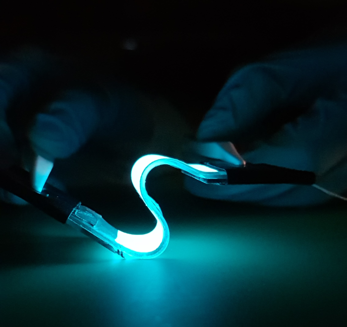 Thiet bi phat quang sieu co gian: Chang duong cua nhung bat ngo-Hinh-2