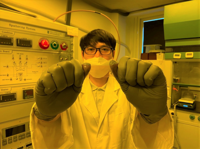 Thiet bi phat quang sieu co gian: Chang duong cua nhung bat ngo