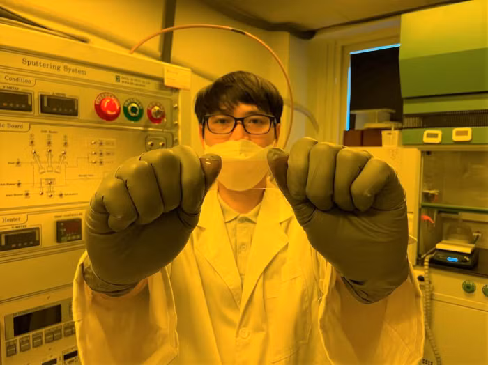 Thiet bi phat quang sieu co gian: Chang duong cua nhung bat ngo