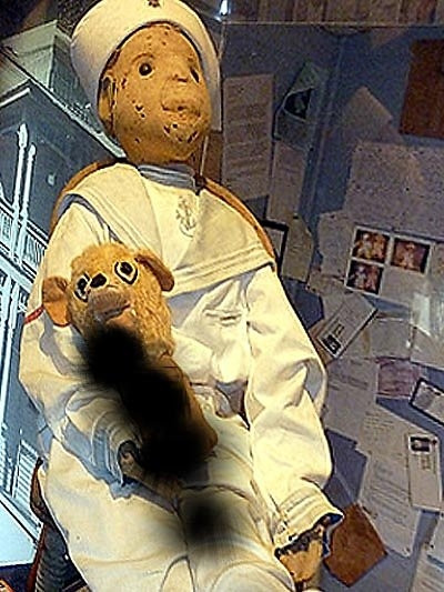 Khi đến nơi ở mới, nó lại được cho là nguyên nhân gây ra cái chết bí ẩn của một phụ nữ sống tại Orland. Người ta suy đoán bà qua đời vì đã không "chào hỏi" Robert khi đến viện bảo tàng. Cho đến nay, các chuyên gia vẫn chưa tìm ra lời giải về hiện tượng quái dị mang tên búp bê Robert.