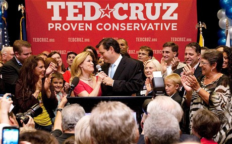 Ông Ted Cruz (bên phải).