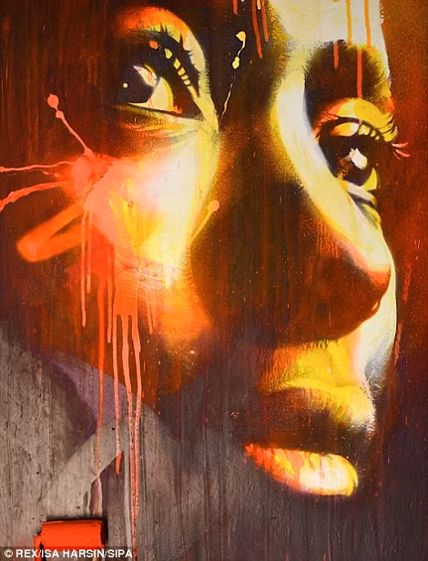 Một tác phẩm graffiti tuyệt đẹp khác được vẽ để trang trí tòa nhà bỏ hoang ở Paris.