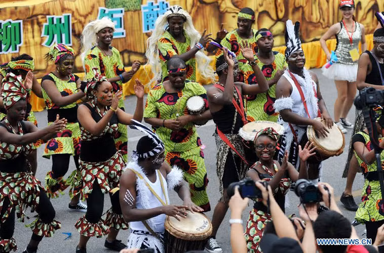 Các đoàn nghệ sĩ đến từ nhiều quốc gia khác nhau mang đến lễ hội đường phố nhiều bản sắc văn hóa riêng, độc đáo và đa dạng.