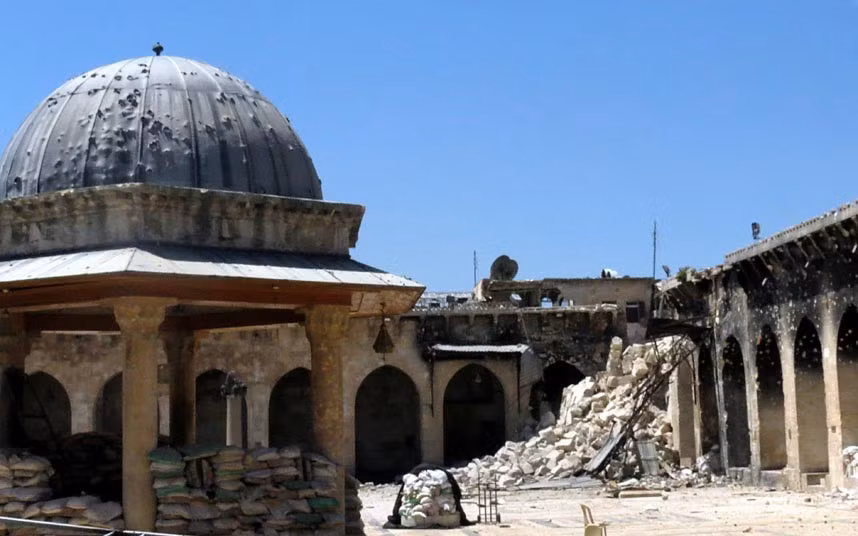 9. Tương như Mali, các di tích lịch sử, di sản văn hóa ở Syria đang bị đe dọa bởi cuộc nội chiến dai dẳng ở nước này. Từ các khu chợ Hồi giáo cổ ở Aleppo cho tới các lâu đài được xây dựng ở giữa thế kỷ 11 và 13 tới di tích khảo cổ Qal’at al-Mudiq được coi là một phần của thành phố cổ Apamea đang bị hủy hoại bởi bom đạn chiến tranh.