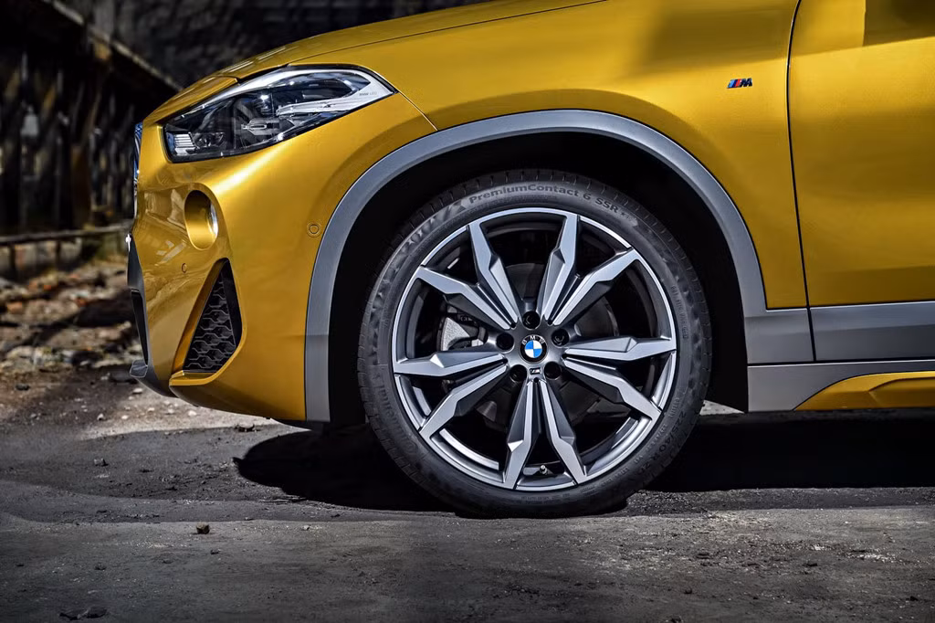 BMW X2 mới có nhiều tùy chọn kích thước vành xetừ 17 inch đến 20 inch theo từng phiên bản.