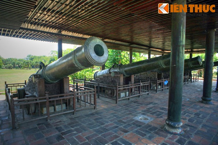 3. Được đặt sau các cửa Thể Nhơn cửa Quảng Đức của Kinh thành Huế, Cửu Vị Thần Công là những hiện vật lịch sử bề thể và tinh xảo bậc nhất của nhà Nguyễn còn được lưu giữ đến ngày nay.