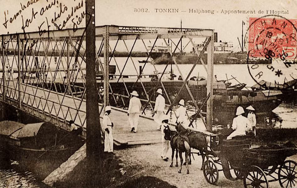 Cầu tàu gần bệnh viện. Ảnh tư liệu.