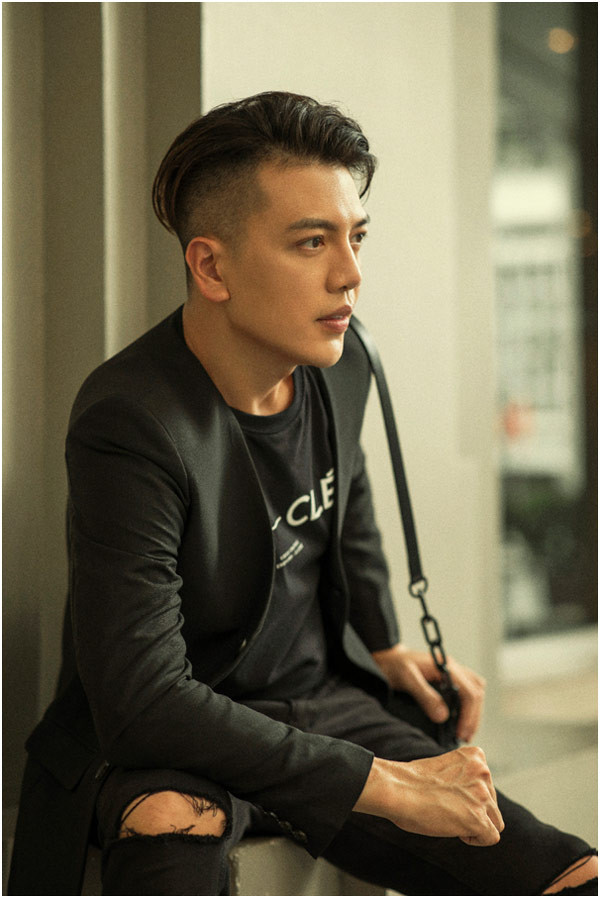 ù bận rộn nhưng Cao Duy vẫn dành 1 tiếng mỗi ngày đến phòng tập gym.