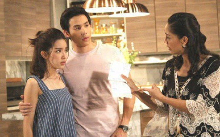 Day cong “u muu” doi pho me chong, nao ngo nang dau som bi me chong khuat phuc