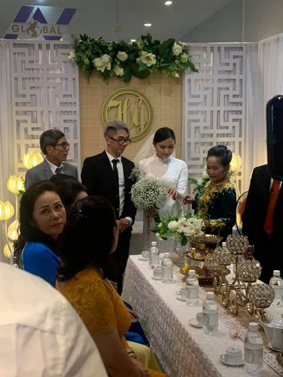 Nhat Kim Anh bat ngo tim duoc chi em song sinh khi du dam cuoi nhac si Khanh Don?