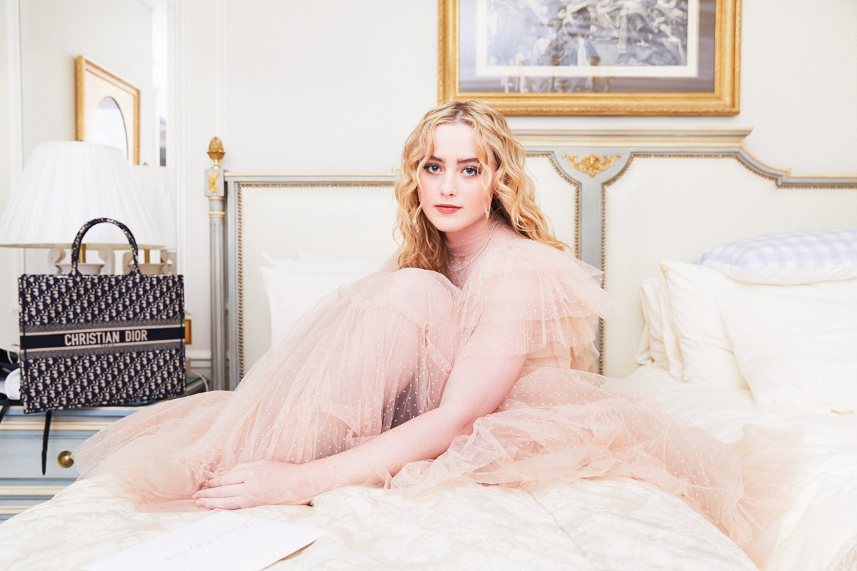 Năm 2017 có thể nói là cột mốc đáng nhớ trong sự nghiệp của Kathryn Newton khi cô xuất hiện trong hàng loạt dự án lớn. Góp mặt trong hai tác phẩm được đề cử giải Phim hay nhất tại Oscar, 'Lady Bird' và 'Three Billboards Outside Ebbing, Missouri', Kathryn Newton chứng tỏ khả năng diễn xuất đầy thực lực bác bỏ những định kiến về việc nữ diễn viên trẻ chỉ có ngoại hình xinh xắn.