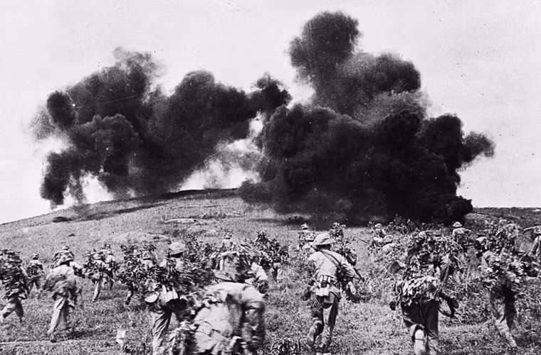 Bộ binh tấn công trong chiến dịch Điện Biên Phủ.