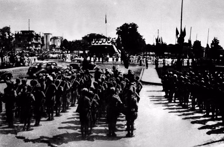 Việt Nam giải phóng quân tại Quảng trường Ba Đình, Hà Nội trong lễ Tuyên ngôn độc lập, 2/9/1945.