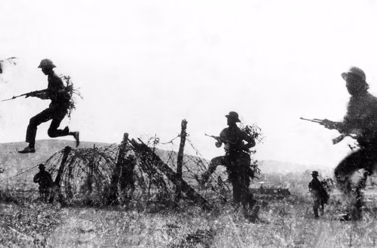 Bộ binh luyện tập, huấn luyện tiến công mục tiêu trong kháng chiến chống Mỹ.