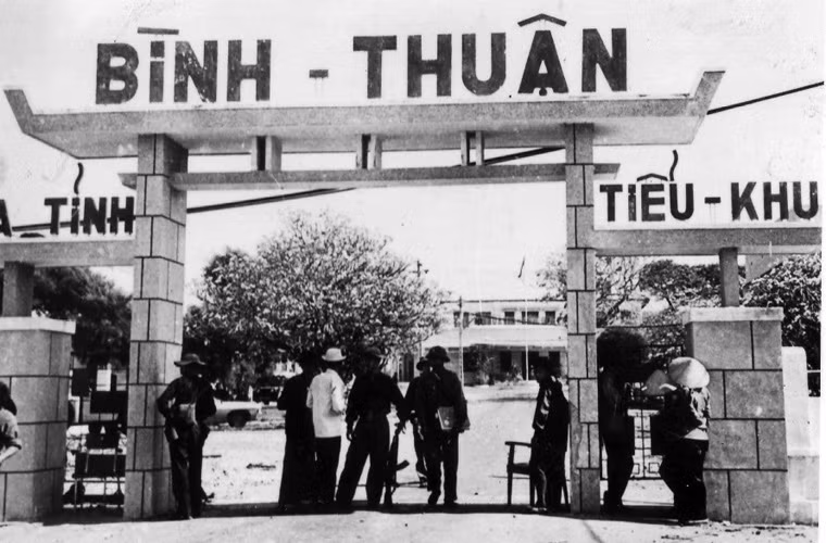 Quân đoàn 2 đánh chiếm và làm chủ chi khu quân sự Bình Thuận và thị xã Phan Thiết, ngày 19/4/1975.