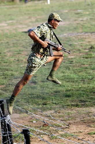 Binh chủng Đặc công là binh chủng chiến đấu đặc biệt tinh nhuệ của Lục quân Quân đội Nhân dân Việt Nam, do Bộ Tổng Tham mưu trực tiếp quản lý, chỉ đạo. Đây là một lực lượng đặc biệt tinh nhuệ được tổ chức, trang bị và huấn luyện đặc biệt, có phương pháp tác chiến linh hoạt, táo bạo, bất ngờ, thường dùng để đánh các mục tiêu hiểm yếu nằm sâu trong đội hình chiến đấu, bố trí chiến dịch và hậu phương của địch.