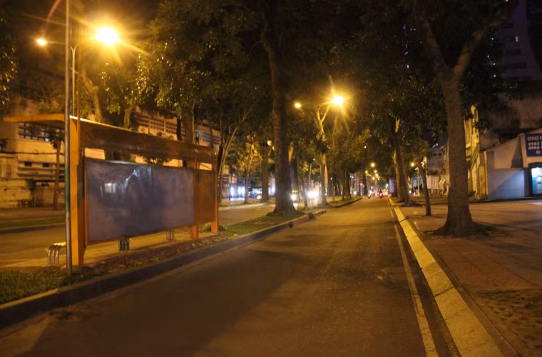 Tuyến đường Tôn Đức Thắng luôn nhộn nhịp xe cộ suốt ngày đêm bỗng "ngủ quên" tối thứ 7.