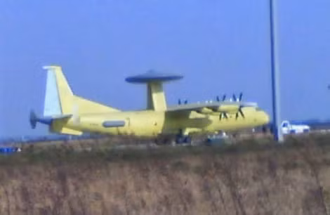 Hình ảnh máy bay KJ-500 chất lượng thấp - đúng phong cách "lộ vũ khí mới" của Trung Quốc.