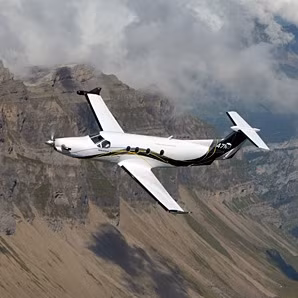 Pilatus PC-12 NG (3,3 triệu USD) được người trong giới đánh giá khá cao bởi mẫu mã sang trọng, khoang hành khách rộng rãi với 9 ghế và nhiều tính năng tốt.