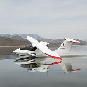 Sẽ ra mắt thị trường vào giữa năm 2014, Icon A5 có giá 189.000 USD, phạm vi bay 300 hải lý cùng đôi cánh có thể thu vào, mở ra và khả năng hạ cánh trên mặt nước.