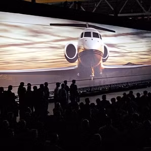 Gulfstream G650 có mức giá cao nhất trong danh sách này (65 triệu USD) nhưng đó là mức giá hoàn toàn xứng đáng để có một chiếc máy bay được trang bị đầy đủ, cabin siêu áp lực và khả năng chuyên chở 18 hành khách.