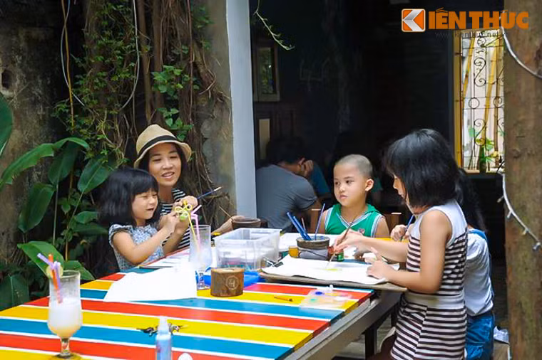 Quan cafe da mau sac hop hon teen yeu nghe thuat-Hinh-8