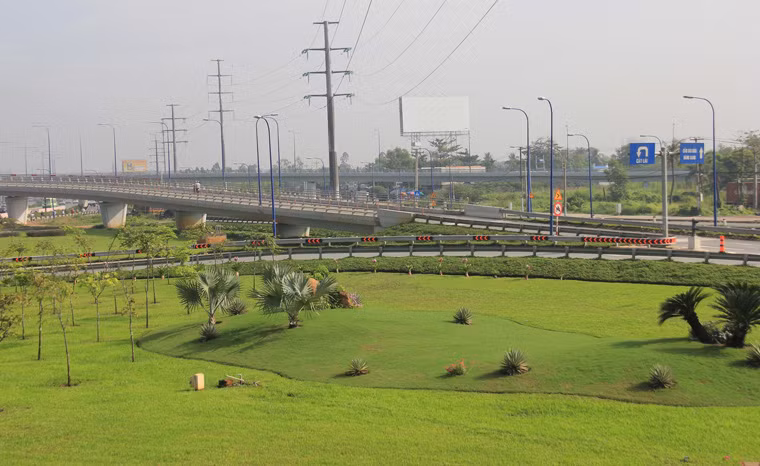 Tuyến đường được dự kiến đặt tên Võ Nguyên Giáp và chờ Hội đồng Nhân dân TP thông qua được bắt đầu tại đường Điện Biên Phủ nối dài ( giao lộ Điện Biên Phủ- Đinh Tiên Hoàng, quận 1) đến đầu cầu Rạch Chiếc thuộc xa lộ Hà Nội (quận 2).