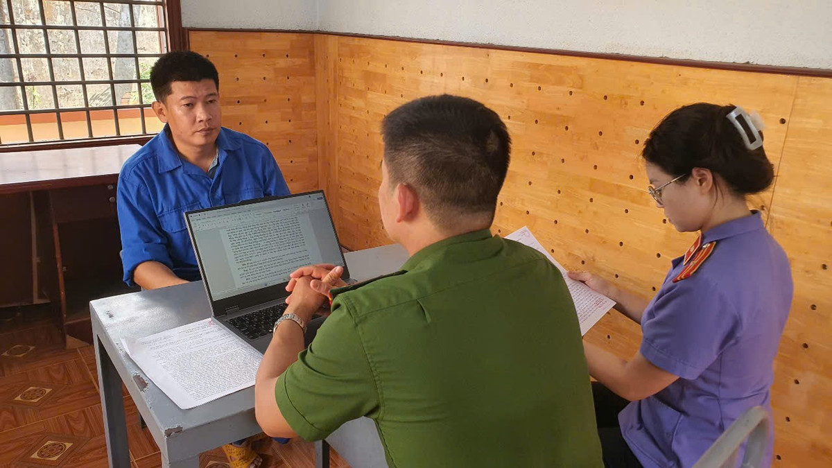 Bắt nguyên Phó chủ tịch xã ở Đắk Lắk vì lừa đảo Bat nguyen Pho chu tich xa o Dak Lak vi lua dao