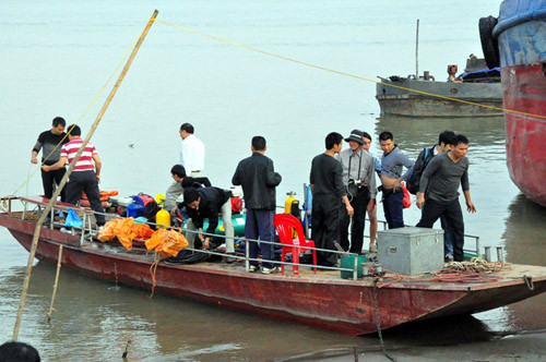 Công tác tìm kiếm thi thể nạn nhân Huyền bằng máy đo địa bức xạ đã tạm ngừng.