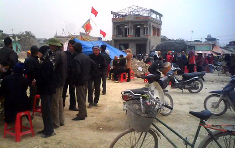 Để hiểu rõ hơn về vấn đề này, PV liên hệ với ông Nguyễn Đức Thụy, Chủ tịch HĐQT Tập đoàn Xuân Thành nhưng một người cầm máy trả lời, ông Thụy đã đi vắng.