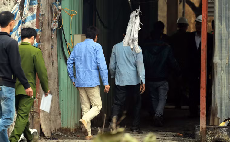 Cơ quan chức năng đến nơi cháu Nhi tử vong.