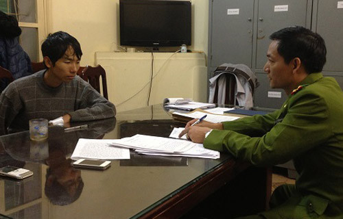 Nguyễn Văn Đạt tại cơ quan công an.