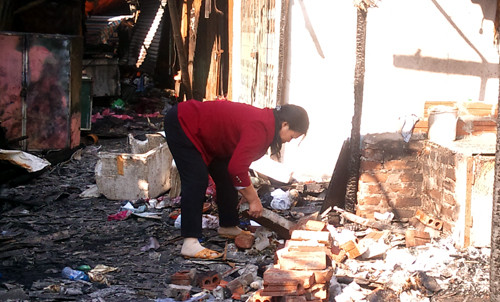 Quầy hàng của chị Ký giờ còn lại đống gạch vụn.