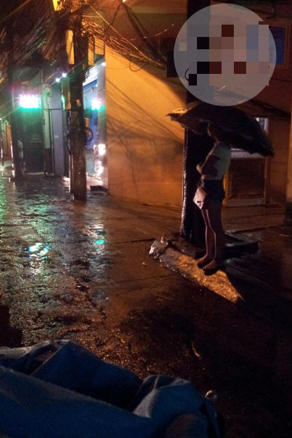 Mưa nhỏ thì dùng ô, mưa to thì mặc áo… Dù thời tiết thế nào, dù giông bão, vẫn cần có tiền để sinh sống (M.H, 25 tuổi)