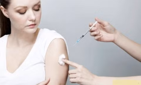 Uốn ván có thể được ngăn ngừa bằng cách tiêm chủng thường xuyên. Căn bệnh này gần như đã bị xóa sổ. Theo CDC (Trung tâm Kiểm soát và Phòng ngừa Bệnh dịch Mỹ), chỉ có 233 trường hợp bị uốn ván tại Mỹ từ năm 2001 đến 2008, nguyên nhân chủ yếu là người chủ quan không tiêm phòng và khi nhiễm thì chậm trễ trong việc điều trị.