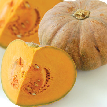 Bí đỏ: Tác dụng bổ trung ích khí, thanh nhiệt, nhuận phế, sinh tân dịch, thường chữa đau đầu chóng mặt, mắt yếu, viêm gan, thận yếu. Tài liệu cho biết, để cung cấp cho cơ thể 25 calo, cần dùng 74g quả bí đỏ, trong đó chứa 1,94 protit, 3,3 gluxit. Quả bí còn chứa một số axit amin (leucin tyrosin peporesin) và các vitamin B, tiền sinh tố A, và vitamin PP, vitamin C.