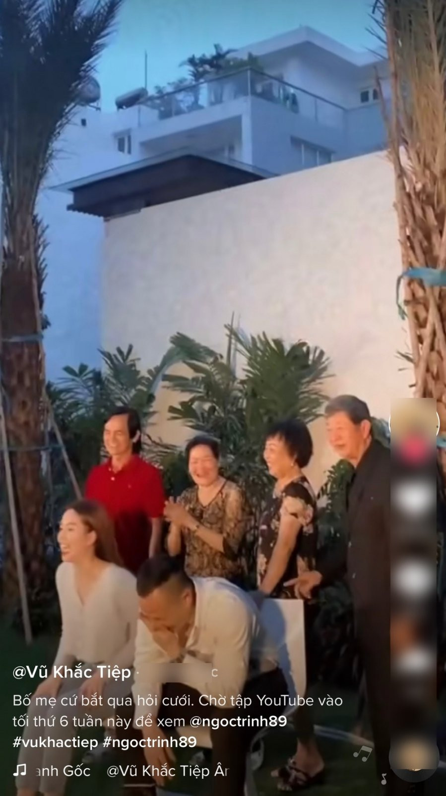 Me Vu Khac Tiep dich than de nghi hoi cuoi Ngoc Trinh