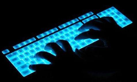 Để tránh tội phạm mang, việc trước tiên bạn cần làm là thường xuyên xóa các email đáng ngờ từ nguồn không rõ ràng, cài đặt giải pháp chống virus trên thiết bị, tránh mở tập tin đính kèm của email thiếu tin cậy.