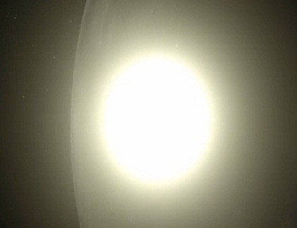 Các luồng khí nóng bốc ra từ các vụ va chạm trên Mặt trăng sẽ thành tia sáng lóe lên khi được quan sát từ Trái đất.