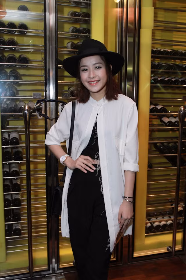 Xuất hiện tại buổi họp báo chiều nay, hotgirl Hà Thành xinh đẹp nổi bật, thu hút mọi sự chú ý.